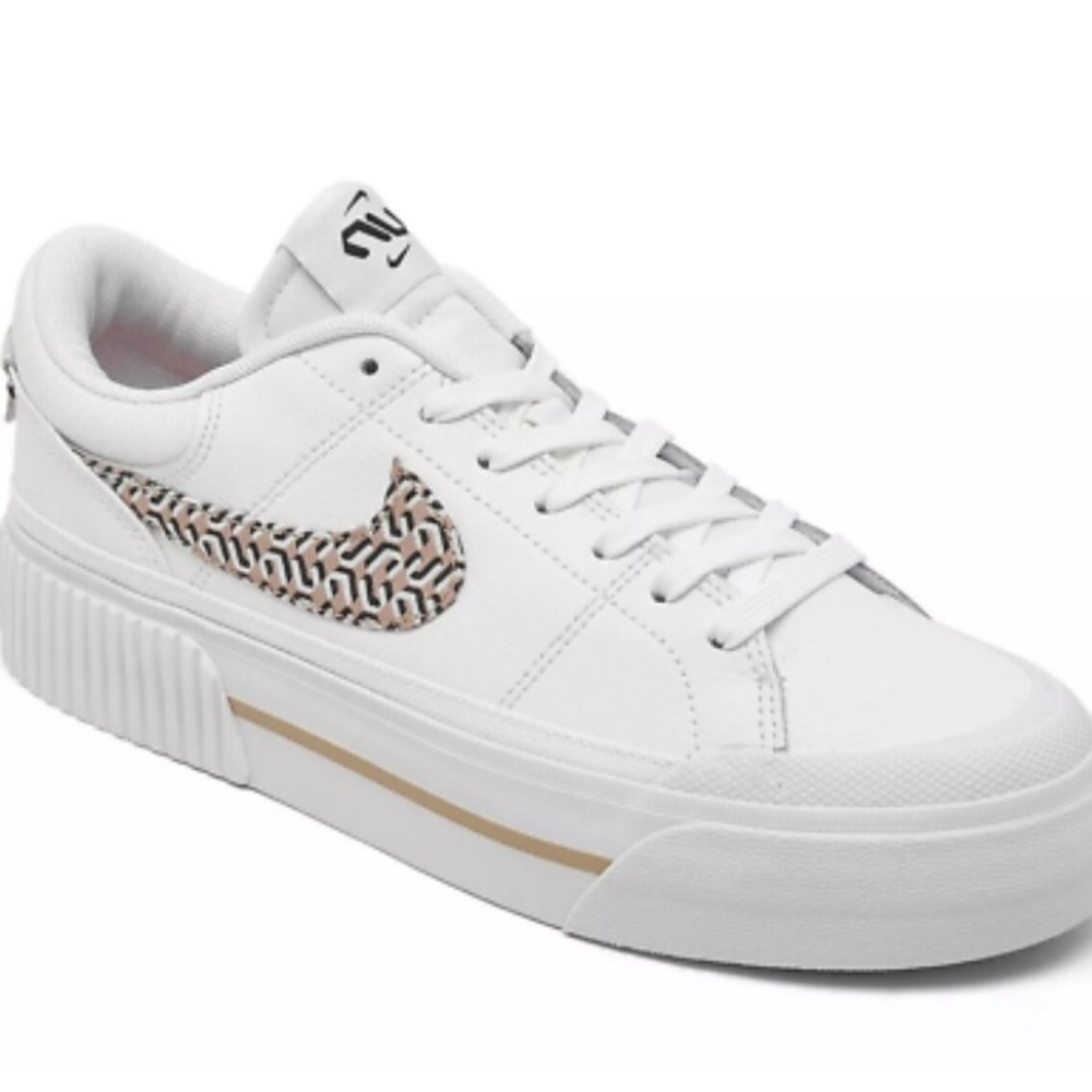 NWOT Women’s Nike Court Legacy Lift Platform Sneakers Size 10.5 - Picture 1 of 4